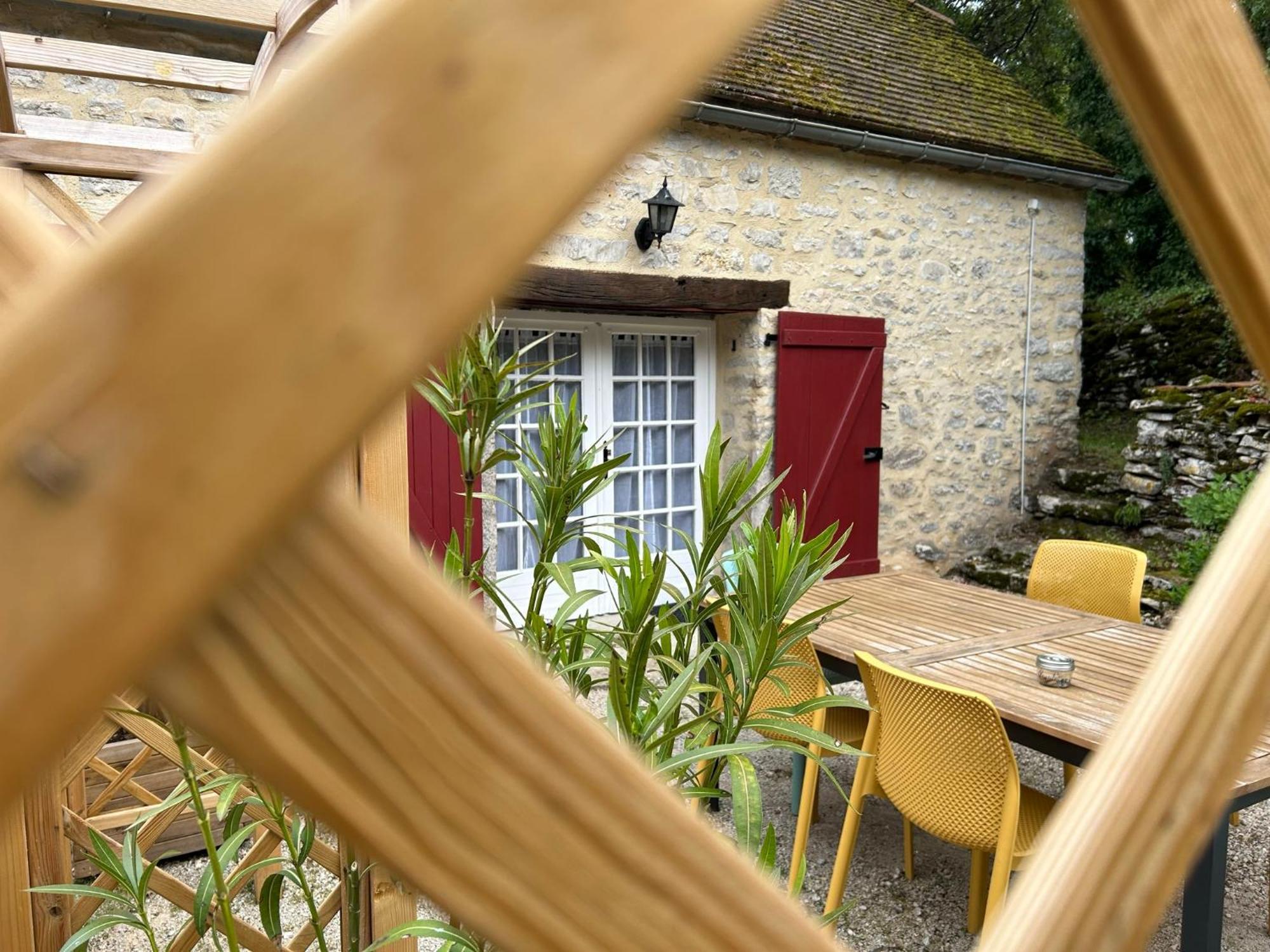 Le Domaine De La Claire Fontaine Gites -Chambres D'Hotes Montvalent Exterior foto