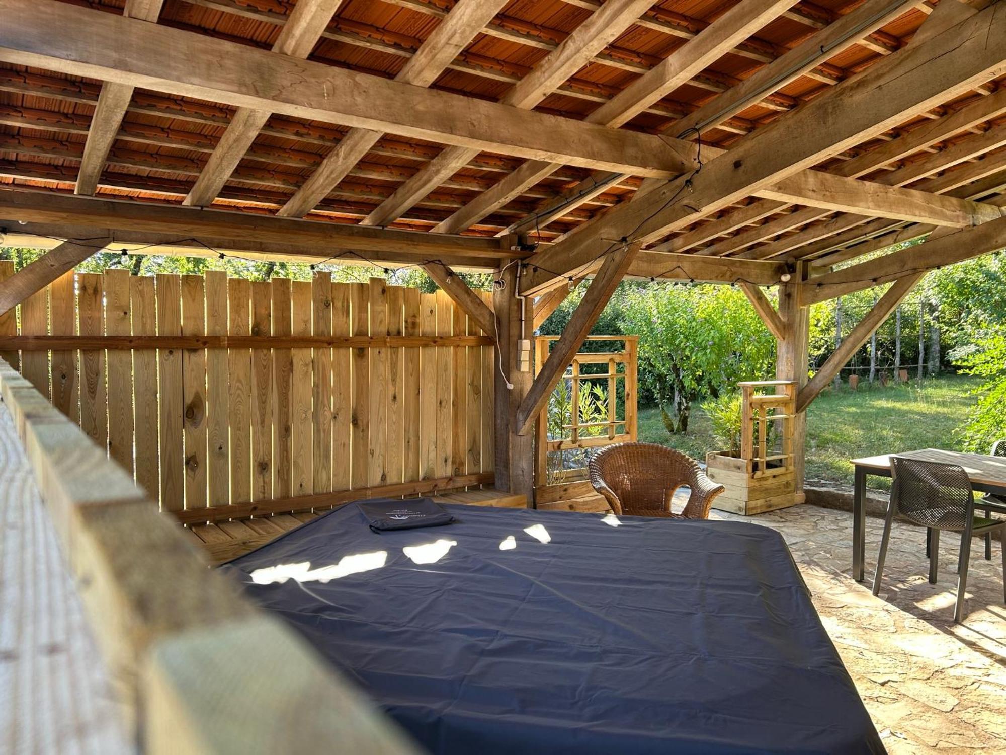 Le Domaine De La Claire Fontaine Gites -Chambres D'Hotes Montvalent Exterior foto